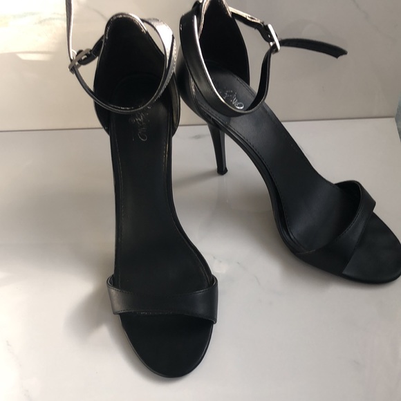 Mossimo Black 4" Strappy Sandals, 9.5 - Picture 2 of 11